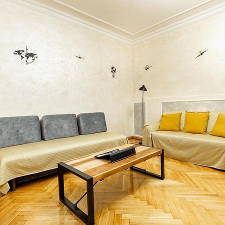 Mari&Emi Flat In Corvin Apartment Budapest Ngoại thất bức ảnh