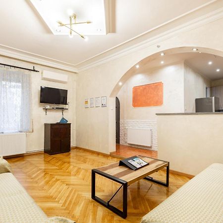 Mari&Emi Flat In Corvin Apartment Budapest Ngoại thất bức ảnh