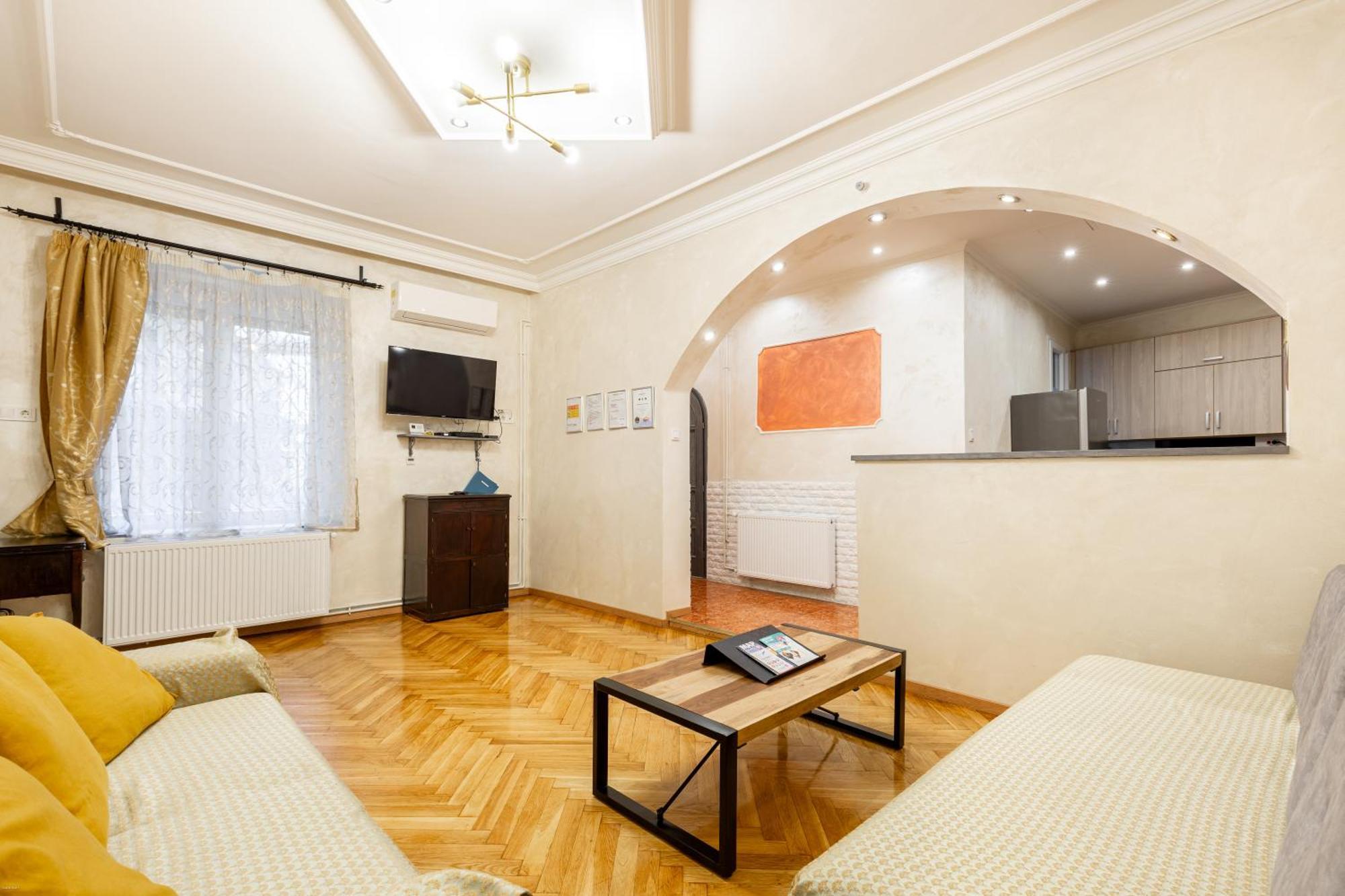 Mari&Emi Flat In Corvin Apartment Budapest Ngoại thất bức ảnh