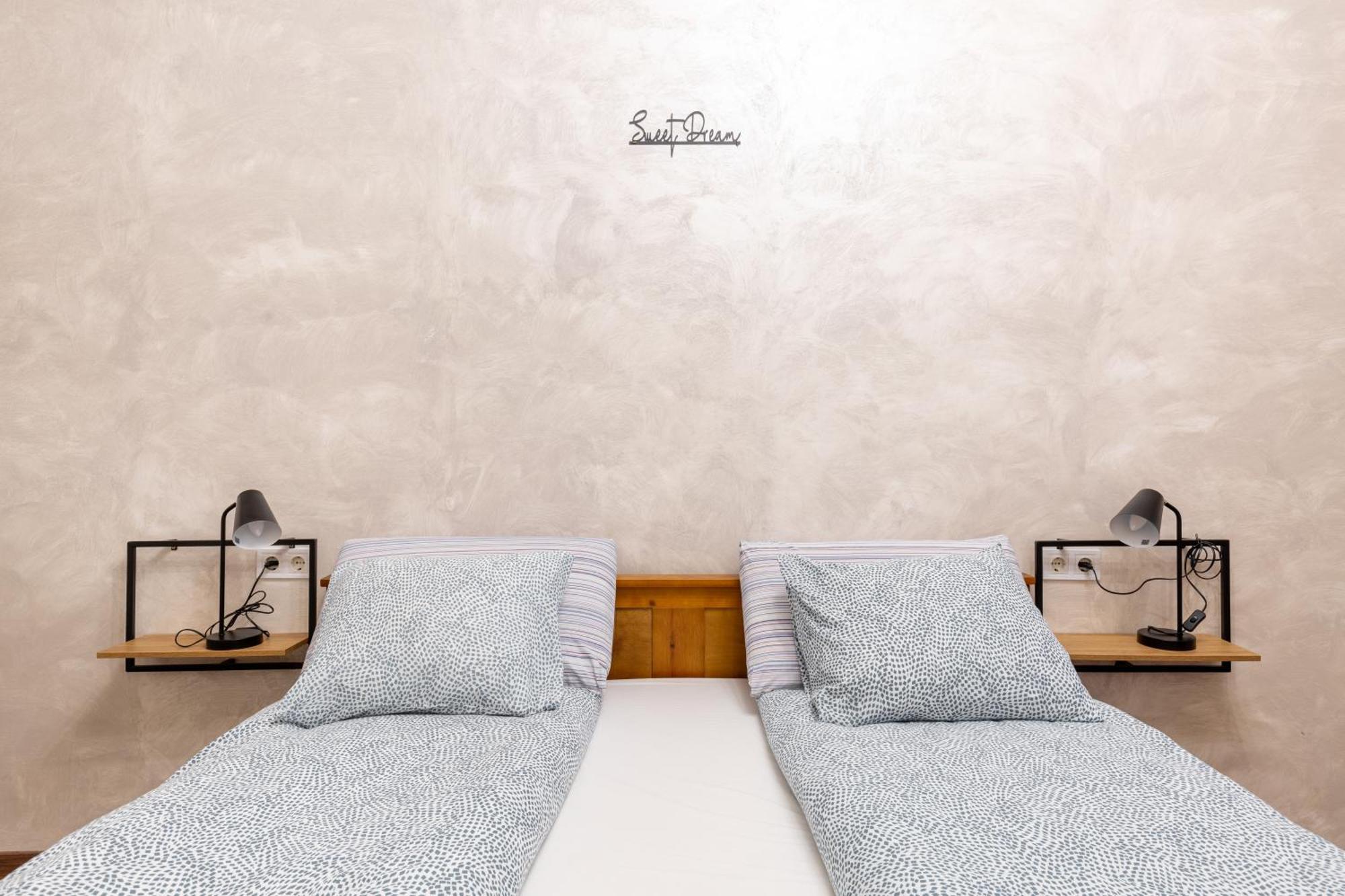 Mari&Emi Flat In Corvin Apartment Budapest Ngoại thất bức ảnh